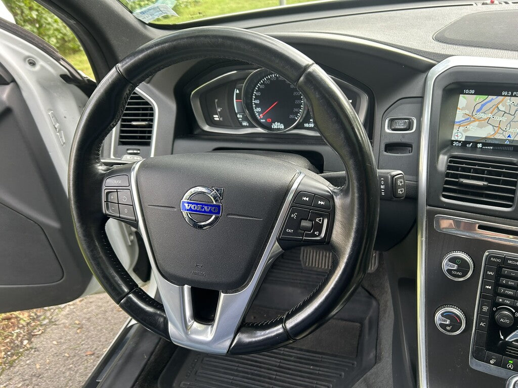 Volvo XC60 D4 FWD Aut Summum 181hk Skinn Nav 2015