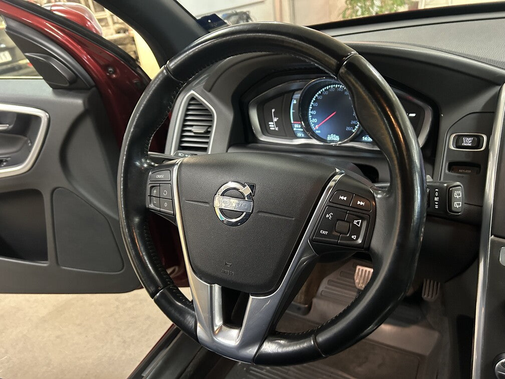 Volvo XC60 D4 AWD Aut Summum 163hk Skinn Nav 2014