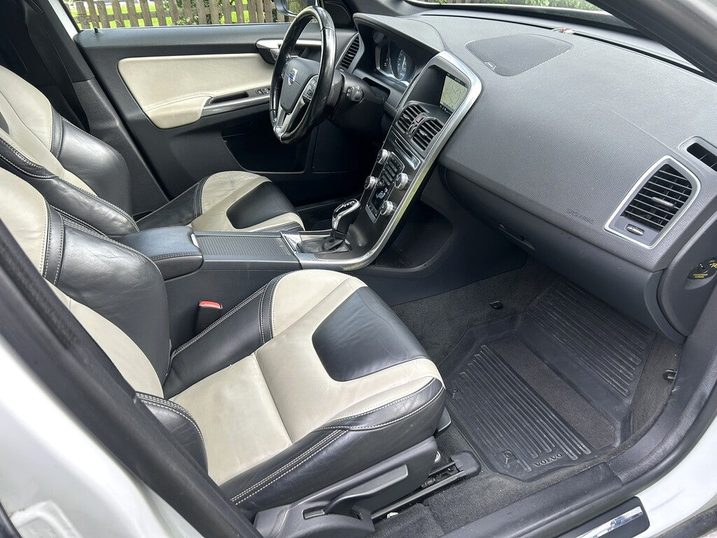 Volvo XC60 D4 FWD Aut Summum 181hk Skinn Nav 2015